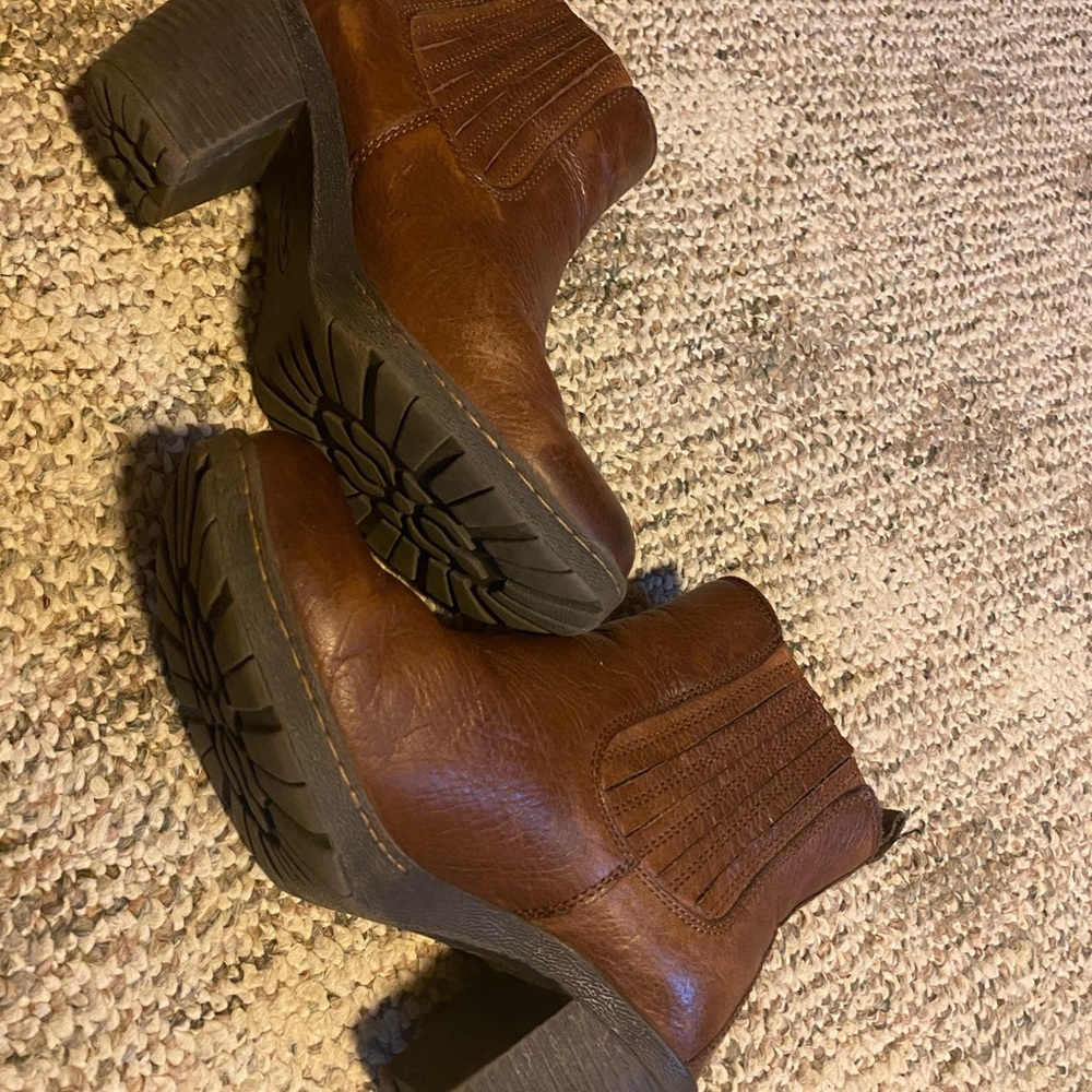 BOC LEATHER BOOTS SIZE 7